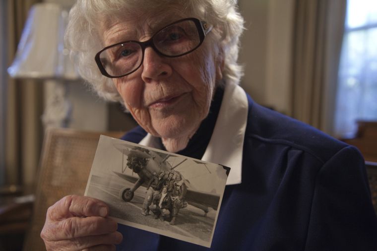 Rose Parade float will honor female pilots